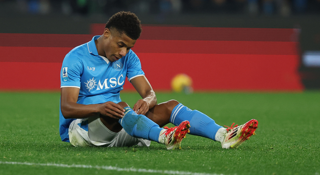 Napoli, infortunio Neres: c