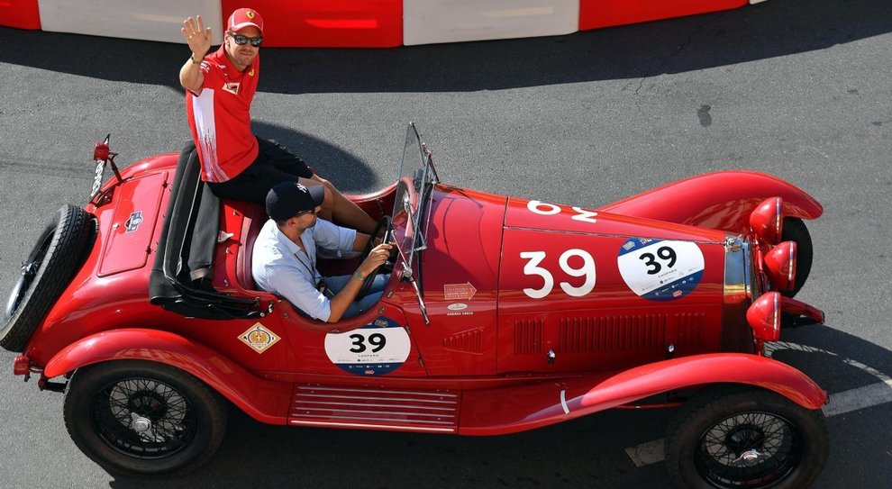 Sebastian Vettel durante la Car Parade al F1 Fan Festival di Milano