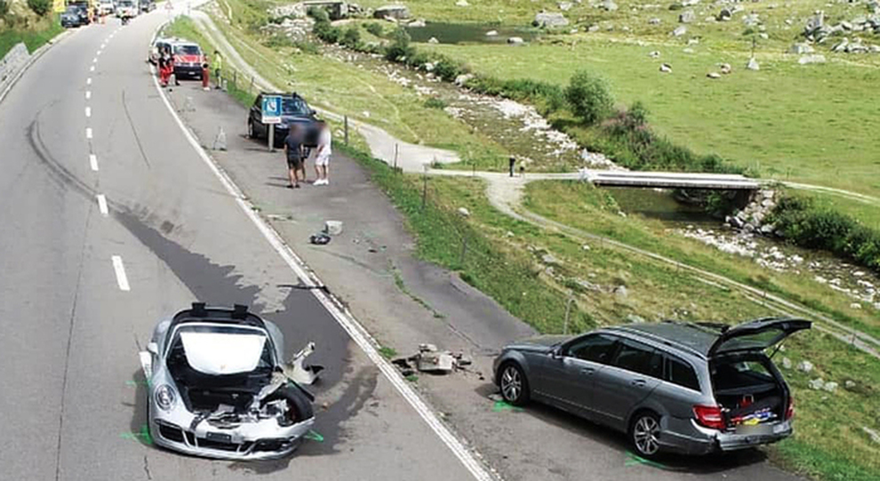 Incidente tra una Porsche e una Bugatti: danni per 3,5 milioni di euro