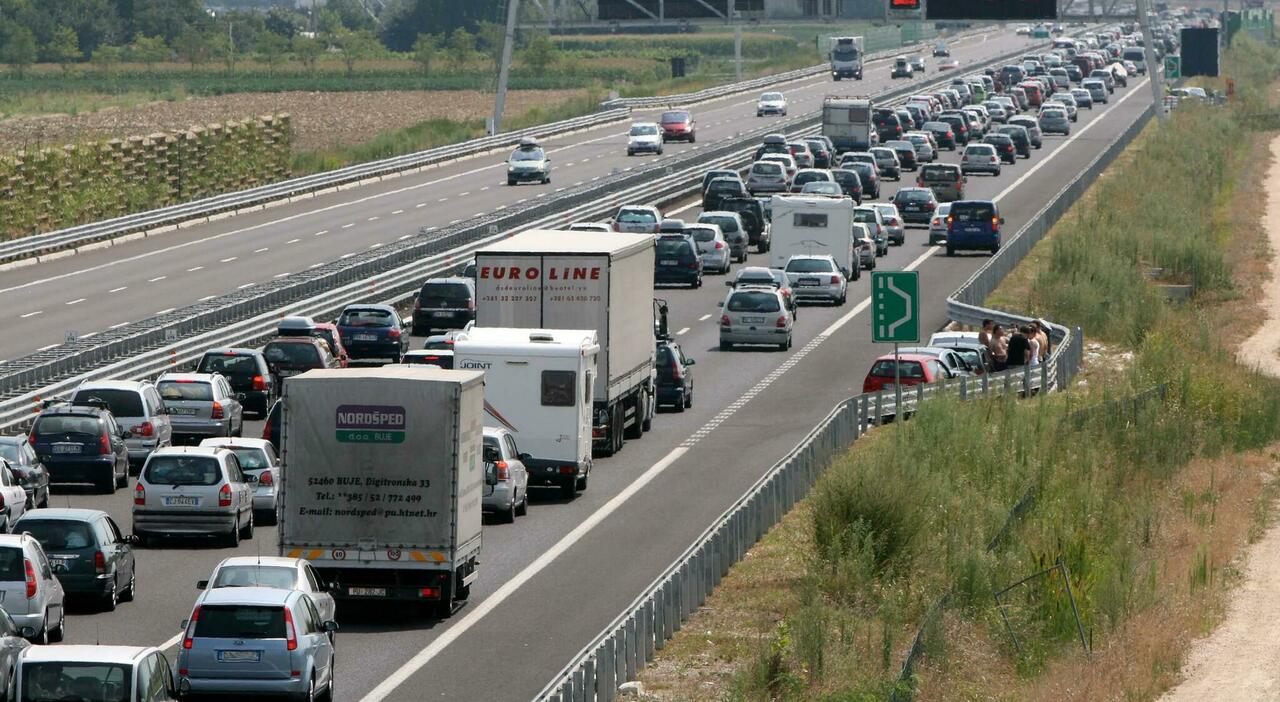 Nordest, record di Tir sulle autostrade: in A4 Milano Venezia sono il doppio che sulla Torino Milano. Soffocati tra traffico e inquinamento