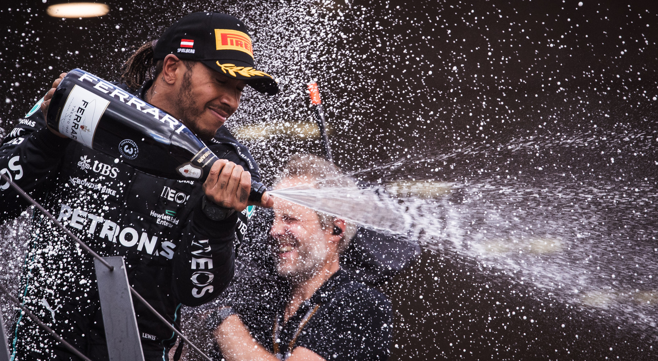 Lewis Hamilton festeggia il podio in Austria