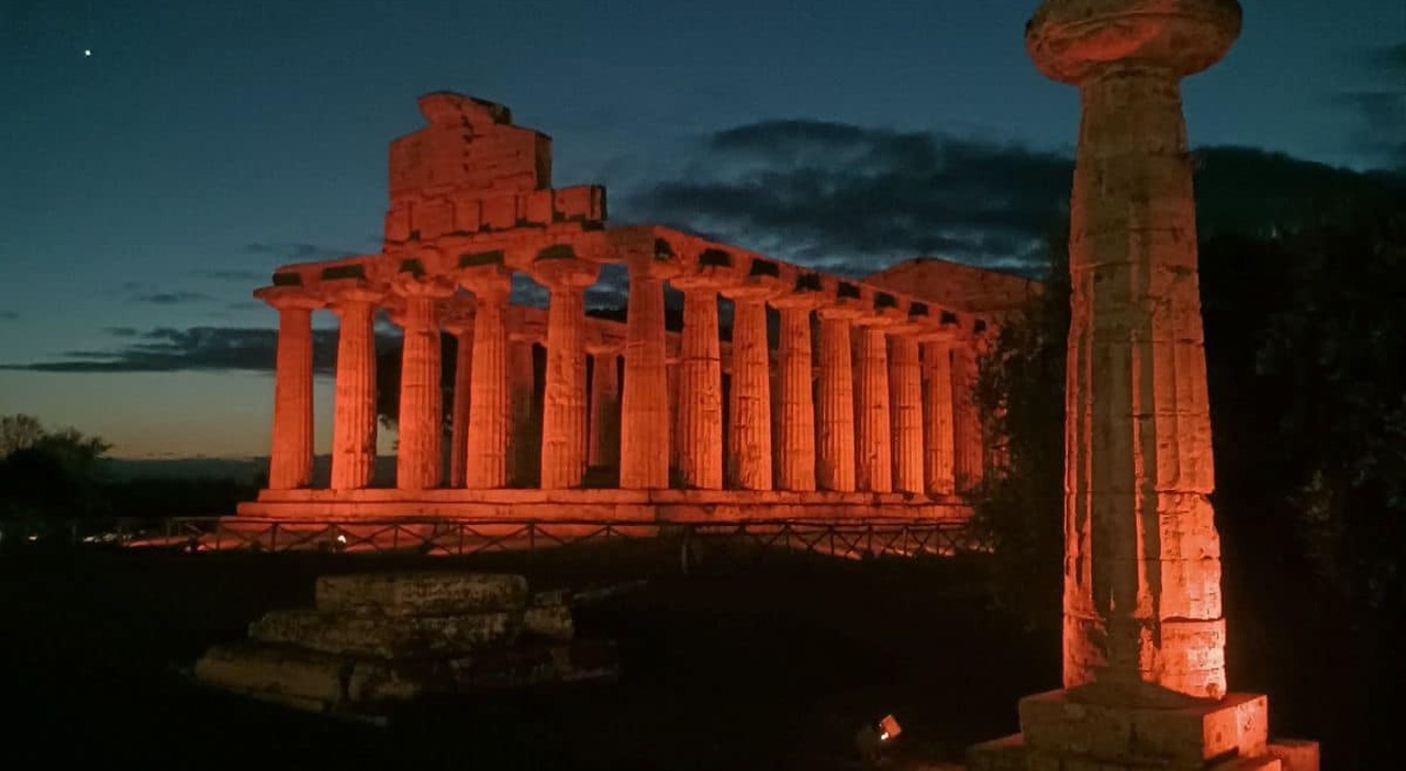 I templi di Paestum illuminati d