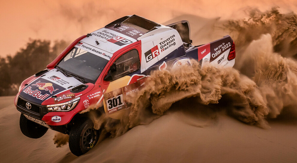 La Hilux di Al Attiyah prima al traguardo nella seconda tappa della Dakar 2021