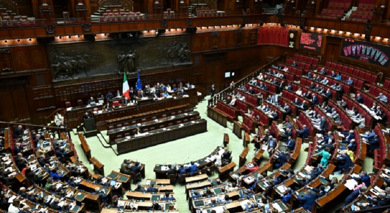 Manovra 2025: aumento di 8 euro per le pensioni minime, fondo dote famiglia, bonus elettrodomestici, flat tax infermieri. Tutte le novità