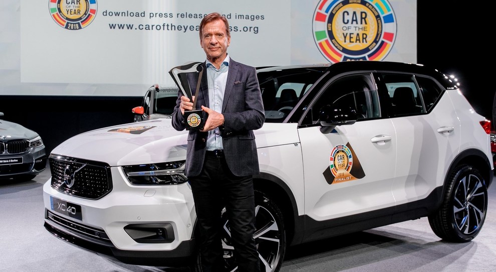 Il ceo di Volvo Cars Hakan Samuelsson ritira il premio a Ginevra