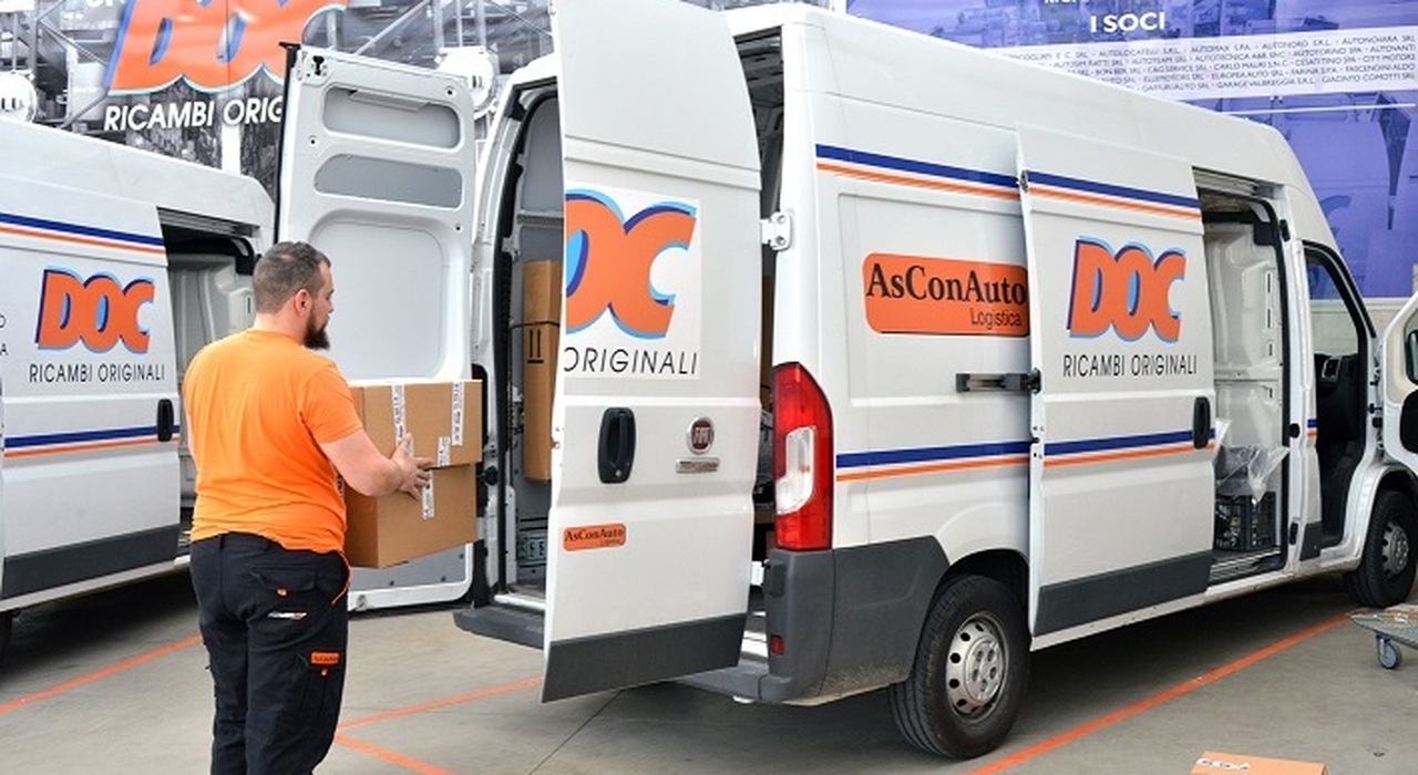 Un furgone Asconauto durante una consegna