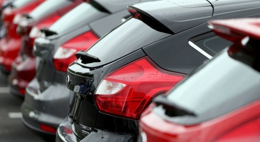 Mercato auto, in Italia a ottobre frenano ancora le vendite: -7,4%. Cresce il noleggio