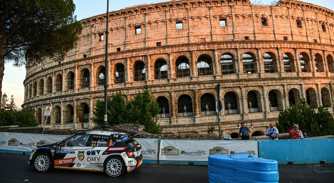 la prova spettacolo al Colosseo del Rally di Roma Capitale