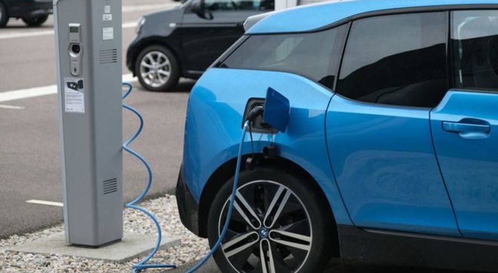 Bmw e Jaguar Land Rover alleati nell'elettrificazione: sviluppo comune nuova generazione motori a batterie