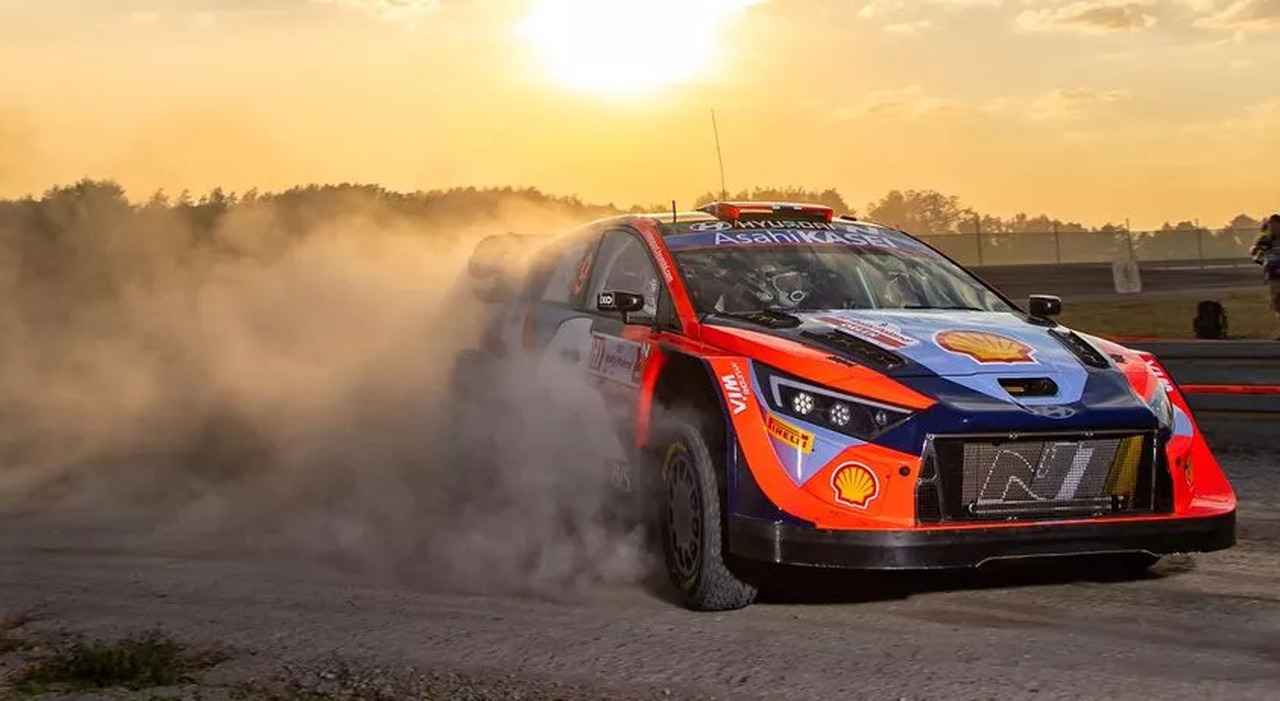 Andrea Mikkelsen con la Hyundai in testa nel Rally di Polonia