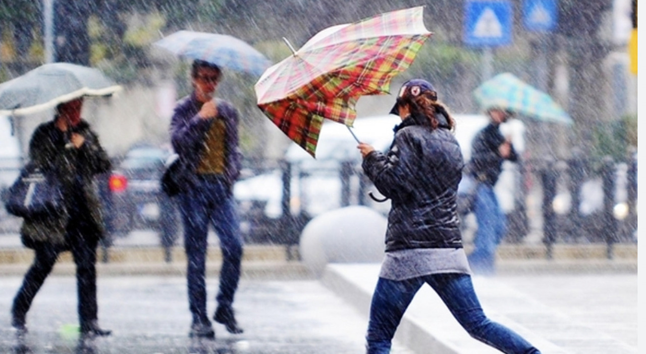 Piogge e vento forte, rischio alluvioni. Allerta arancione fino a mezzanotte sulla Puglia