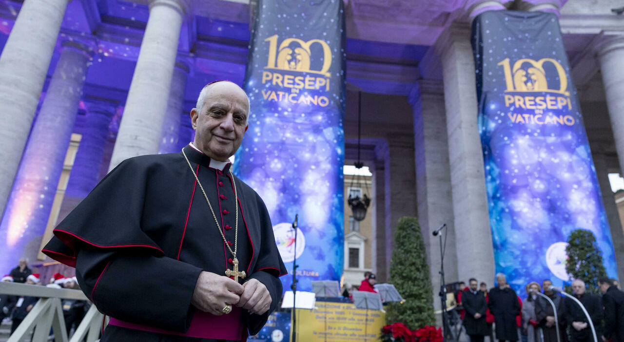 Premio Codacons assegnato a monsignor Fisichella per la difesa dei cittadini dai mali di Roma per il Giubileo.