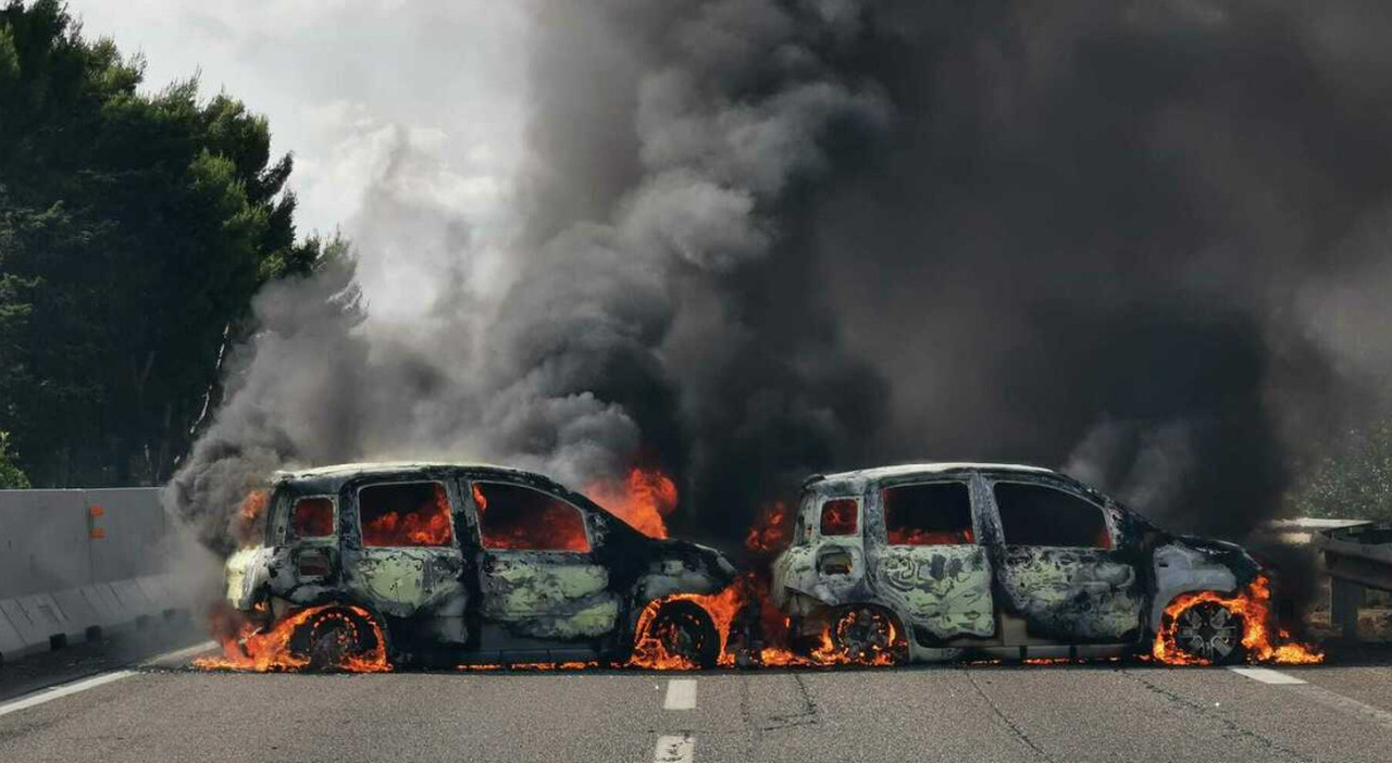Assalto armato a un portavalori e far west sulla statale tra Brindisi e Lecce: auto in fiamme e colpi di pistola