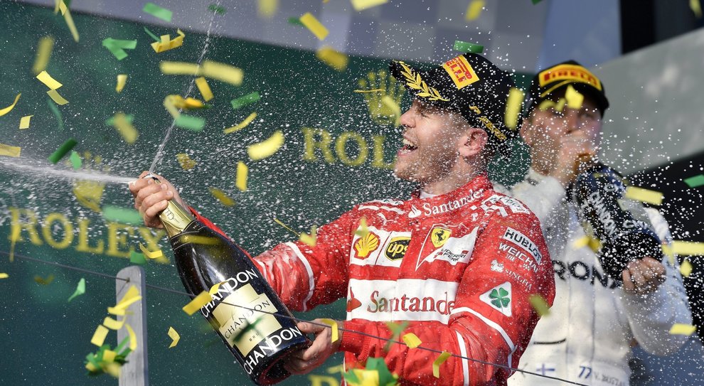 Straordinaria Ferrari in Australia: Vettel piega Hamilton e vince il GP sul podio le due Mercedes