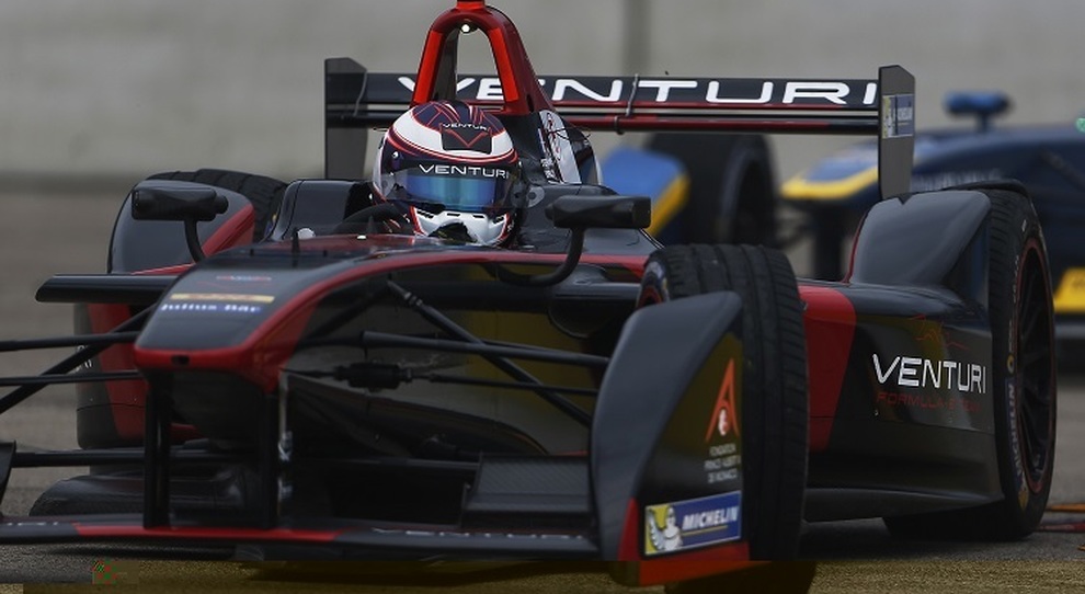 Stephane Sarrazin al volante della Venturi sua vecchia squadra in Formula E