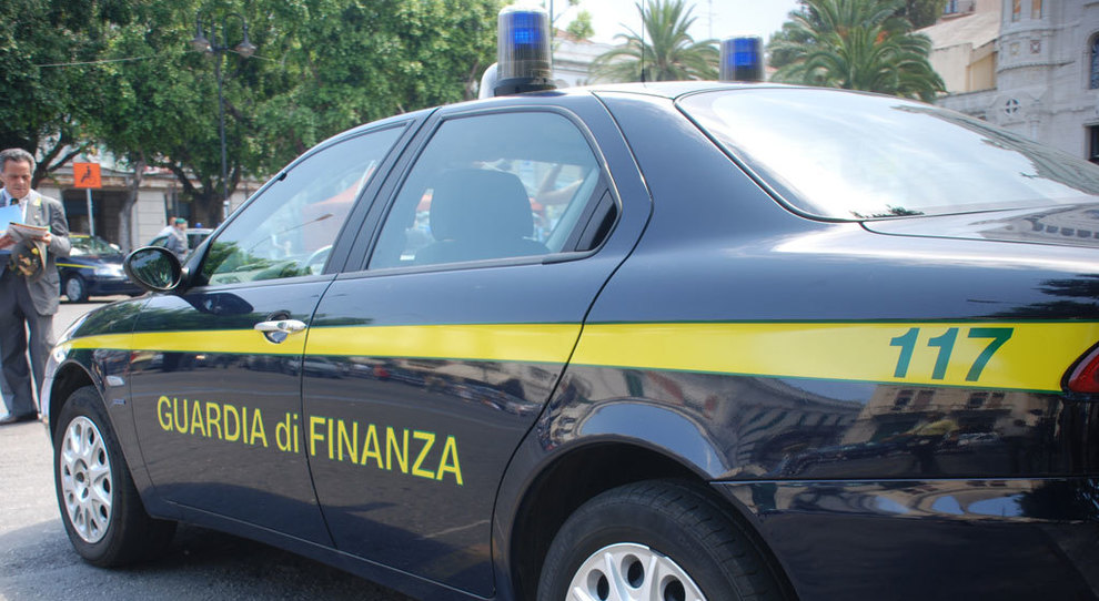 Auto di lusso, 35 milioni di euro evasi: 1.300 persone truffate in tutta Italia