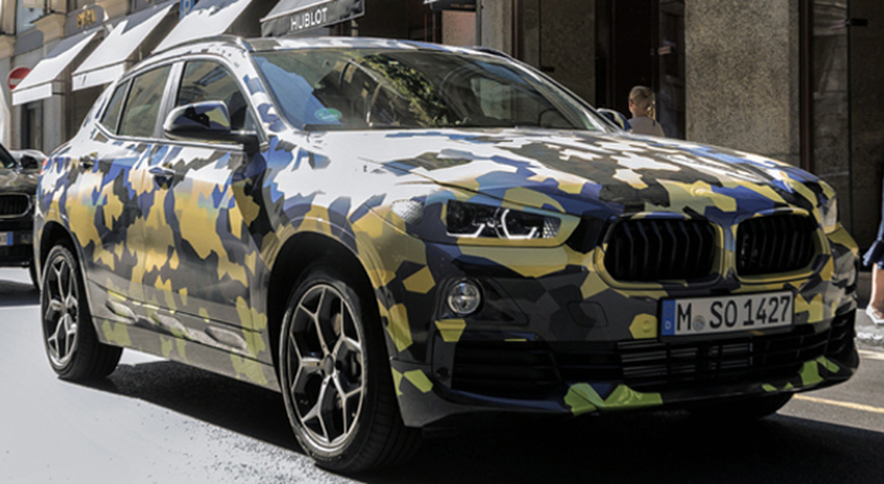La BMW X2 camouflage per le strade di Milano
