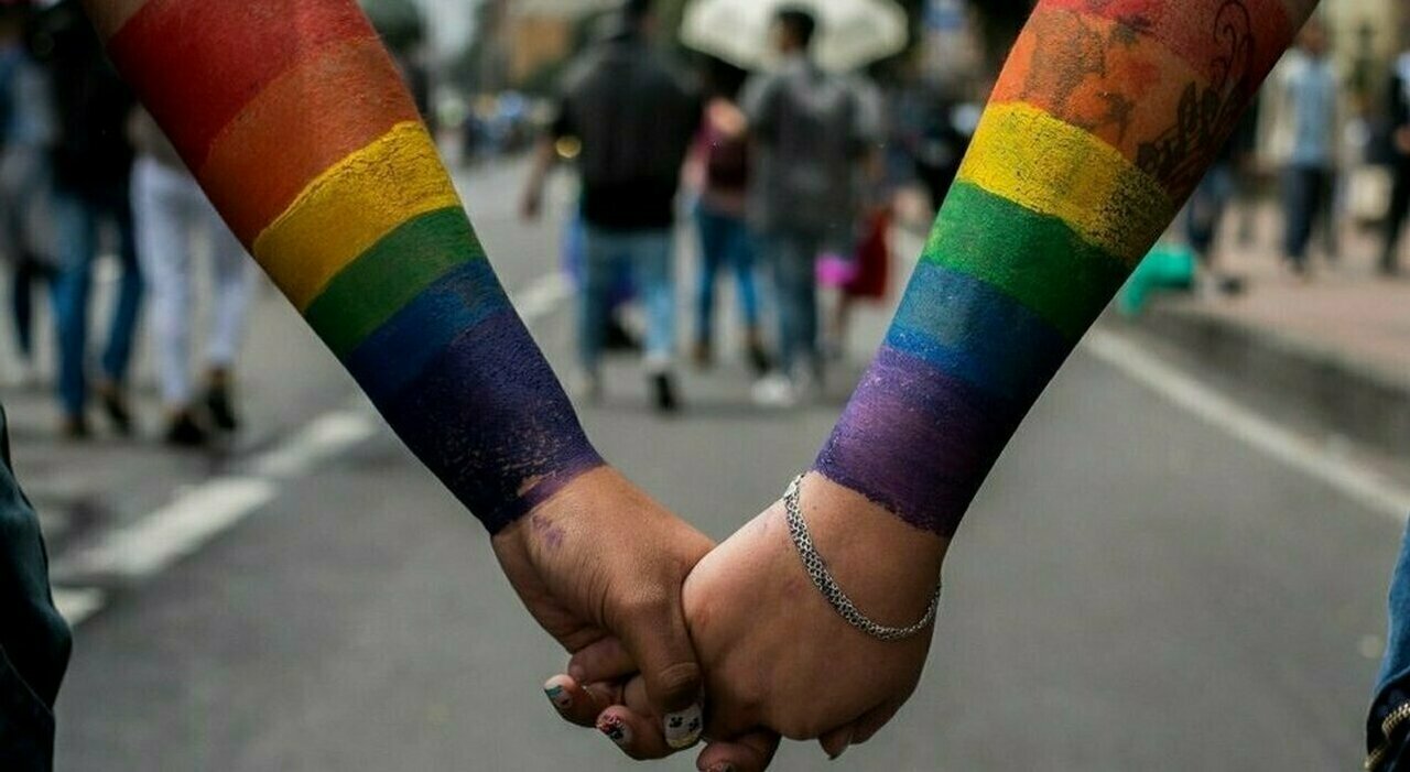 Napoli, botte con una chiave inglese al figlio 15enne gay: arrestato