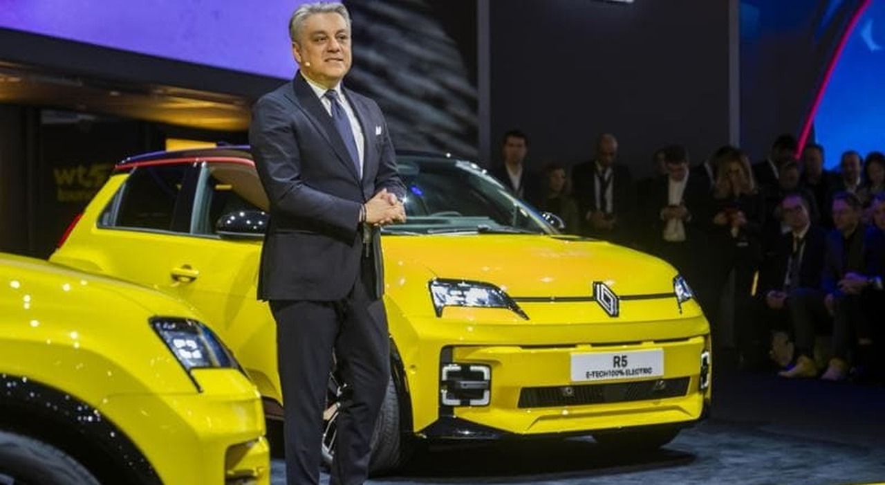Luca De Meo, ad del gruppo Renault al salone di Ginevra 2024 alla presentazione della nuova R5