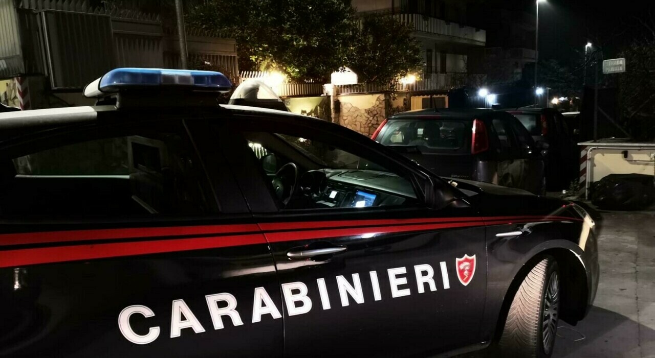 Nocera Inferiore, trovato morto sul pianerottolo di casa, si indaga