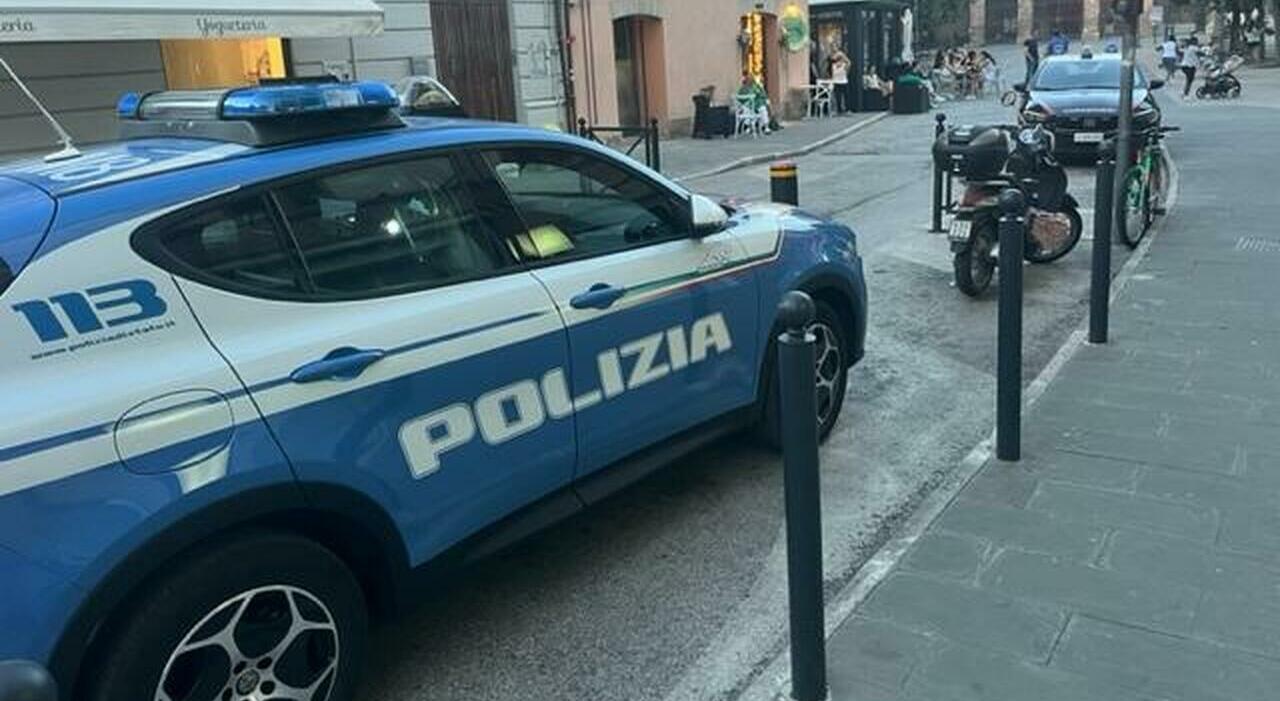 Scambia l?auto per un bus: in troppi a bordo, viene multato