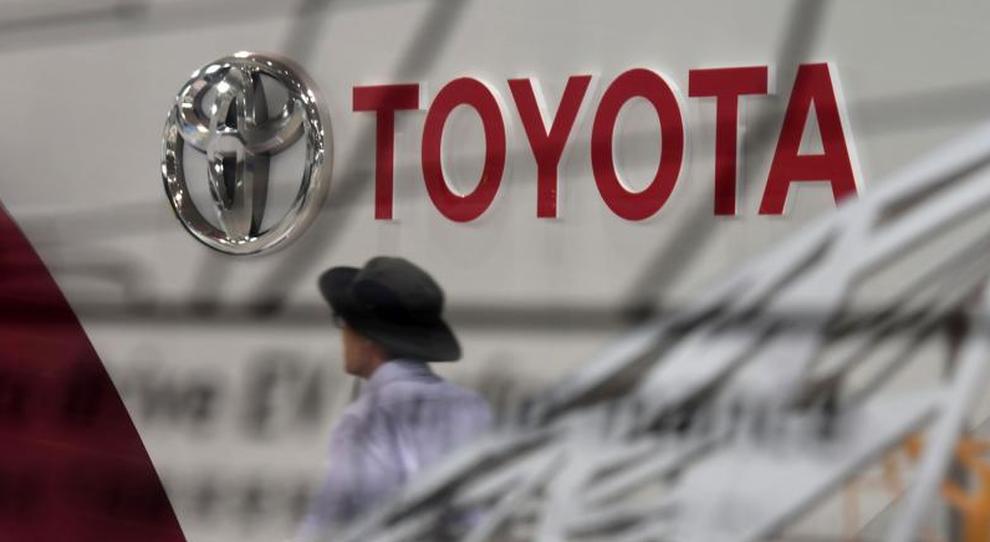 Toyota, rivede a livelli record stime utili e fatturato. Vantaggi fiscali in Usa e yen debole spingono vendite