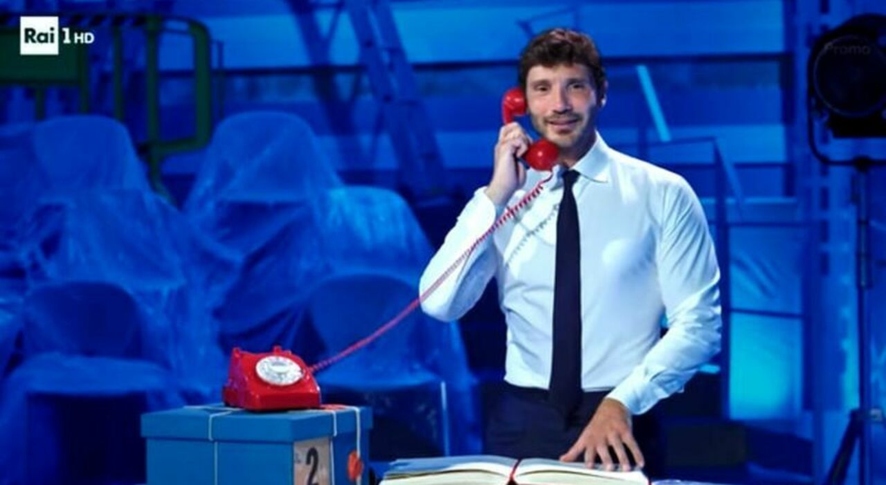 stefano-de-martino-rend-hommage-amadeus-dans-affari-tuoi