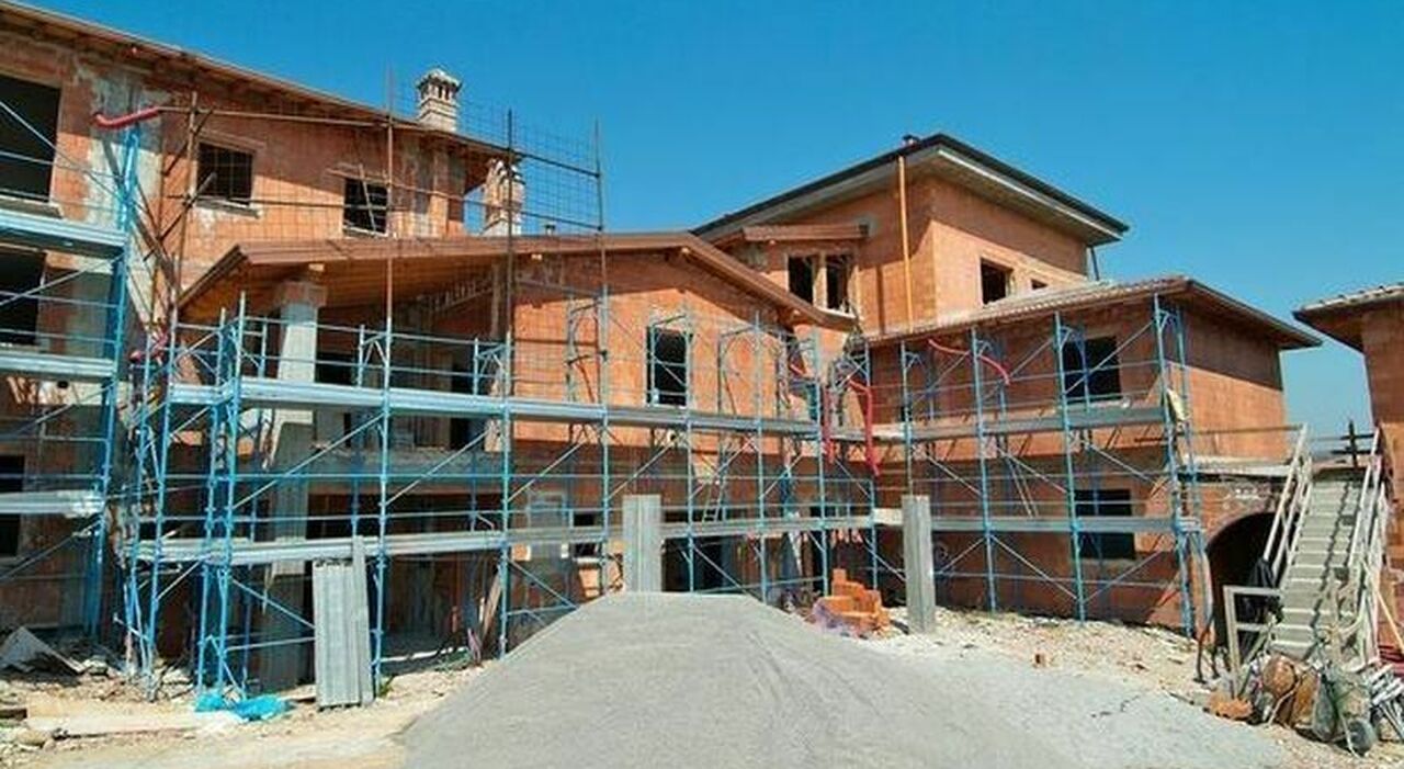 Piano salva-casa, Salvini lancia il condono edilizio per sanare le piccole irregolarità: dai soppalchi ai tramezzi, cosa cambia