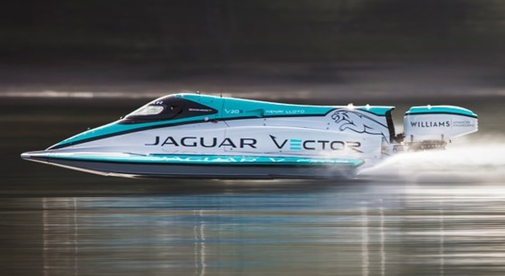 La Jaguar Vector Racing V20E, scafo da competizione spinto da un motore elettrico