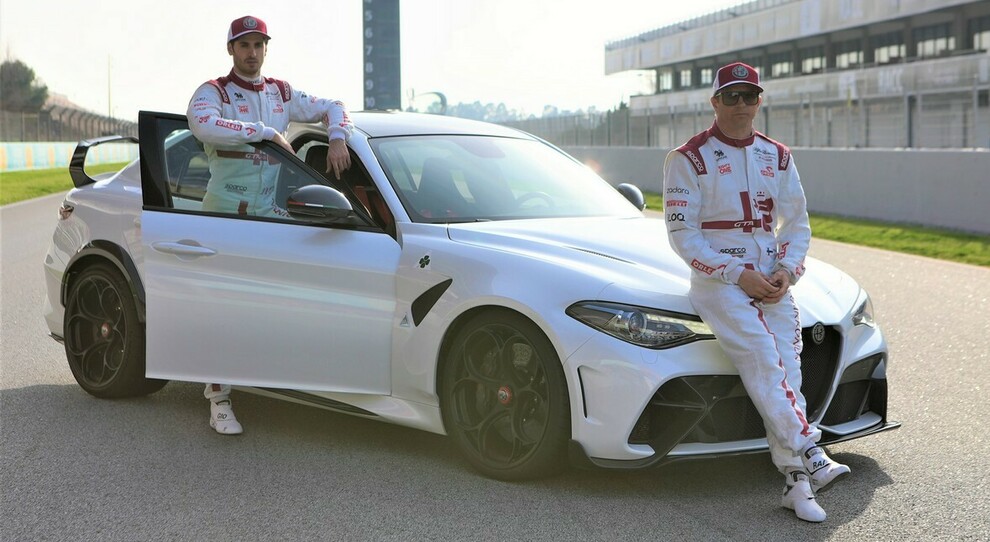 Giovinazzi e Raikkonen con la Giulia GTA AM