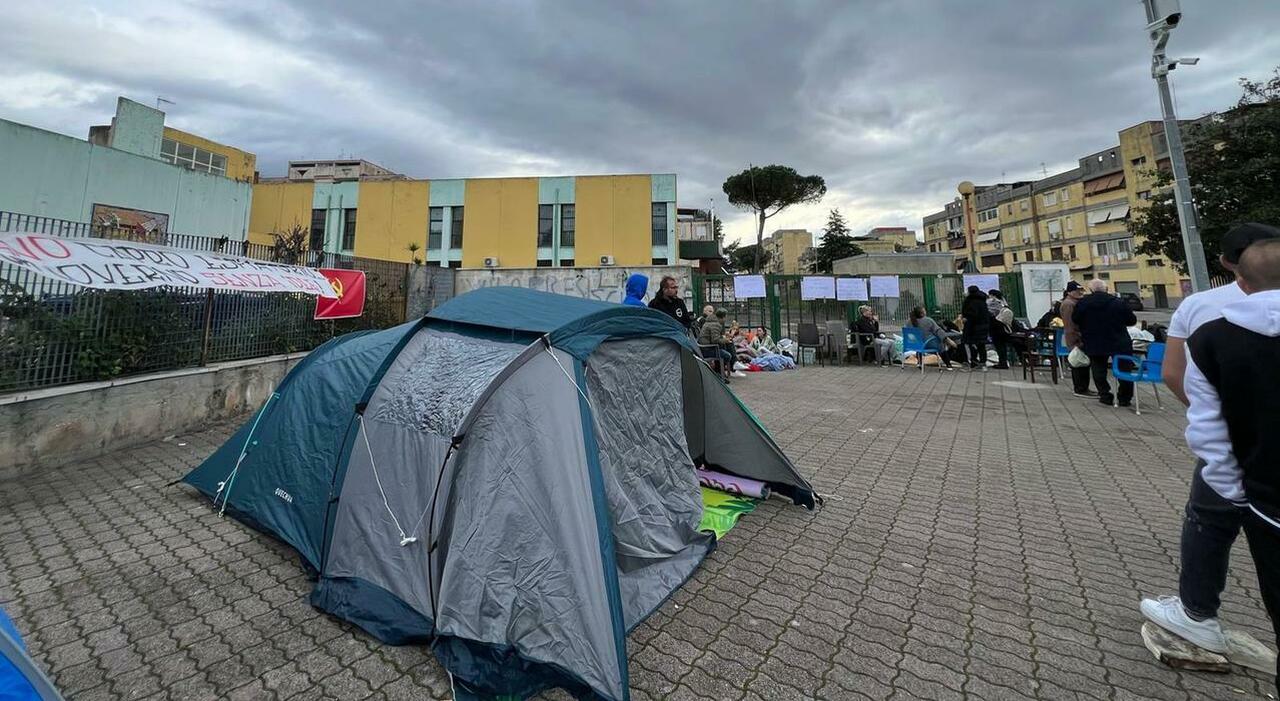 Sgombero al Parco Verde di Caivano, i divieti dopo le proteste: proibiti anche i cellulari