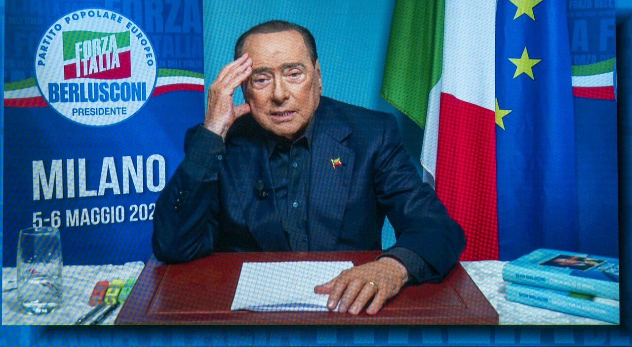 Silvio Berlusconi Dimesso In Tarda Mattinata Dal San Raffaele Di Milano