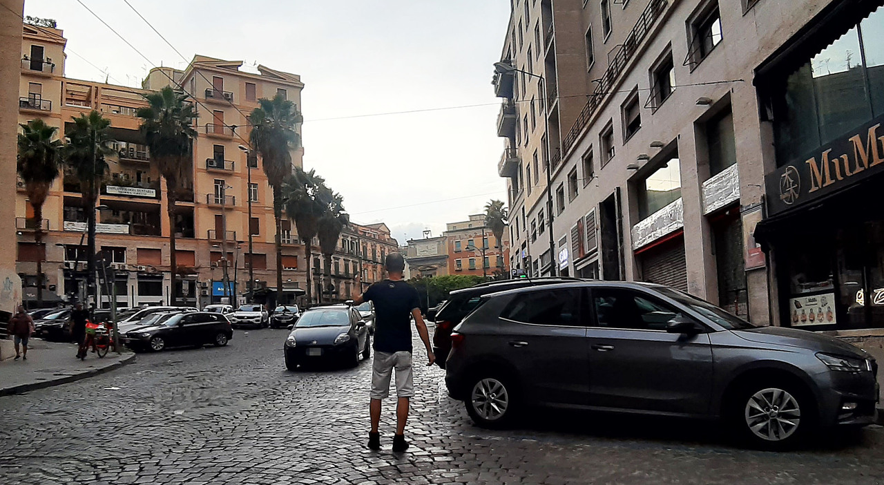 Parcheggiatori abusivi a Napoli, l