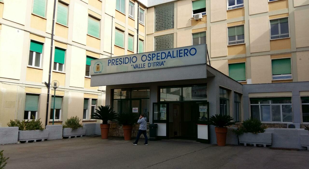 Si scaglia conto la Oss mentre è in attesa al pronto soccorso