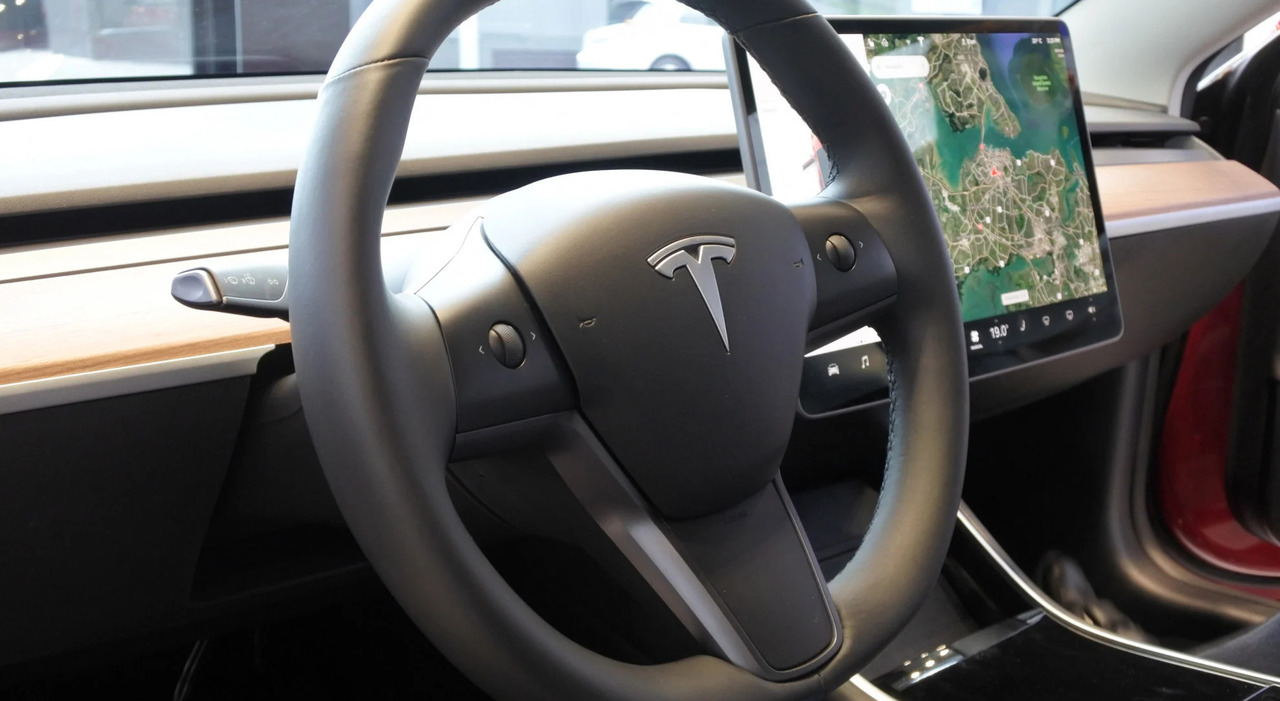 La plancia di una Tesla
