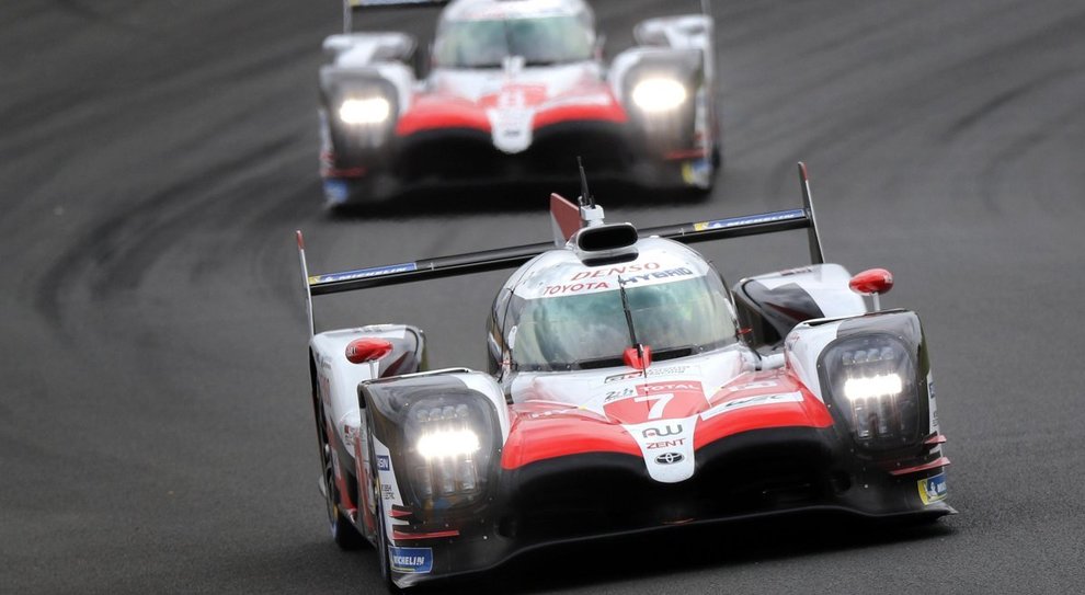 Le due Toyota TS050 in testa a Le Mans