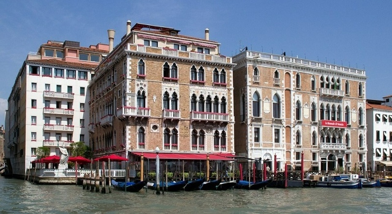 Venezia. Crack Signa, il lussuoso hotel Bauer sul Canal Grande venduto al gruppo tedesco Schoeller