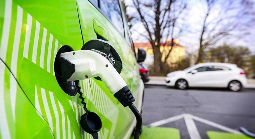 Mobilità ecologica, in Italia è elettrico solo 0,66% dei veicoli. Dal 2015 al 2018 crescita è del 130% ma rimane nicchia