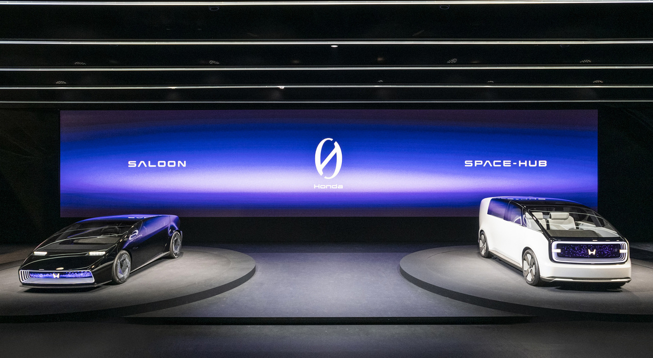 La Honda Saloon e la Space-Hub sono due concept basati su un'inedita piattaforma e che anticipano una nuova generazione di auto elettriche globali che debutteranno a partire dal 2024.