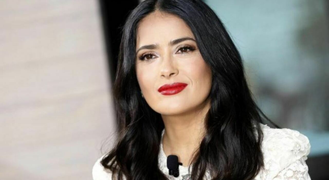 Salma Hayek «La mia casa è ancora piena di fantasmi. Il pianoforte