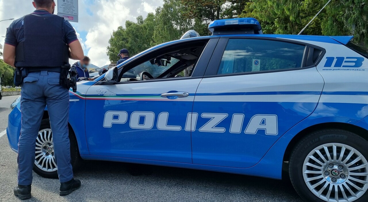 Arresto del compagno di una donna incinta aggredita in strada a Roma da parte della polizia.