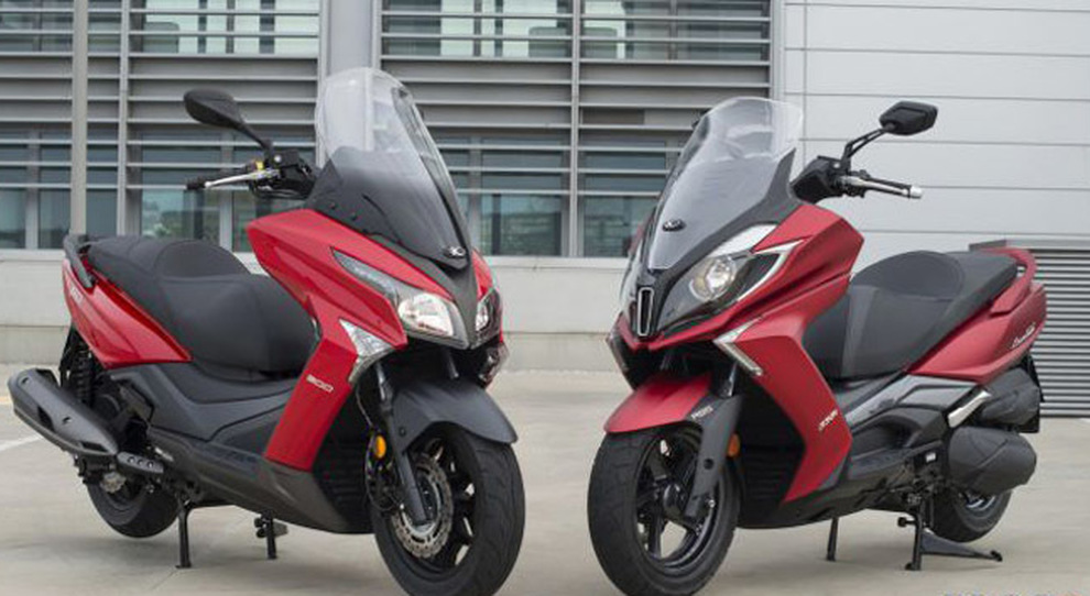 I due scooter Kymco: X-Town 300i ABS e Downtown 350i ABS E4