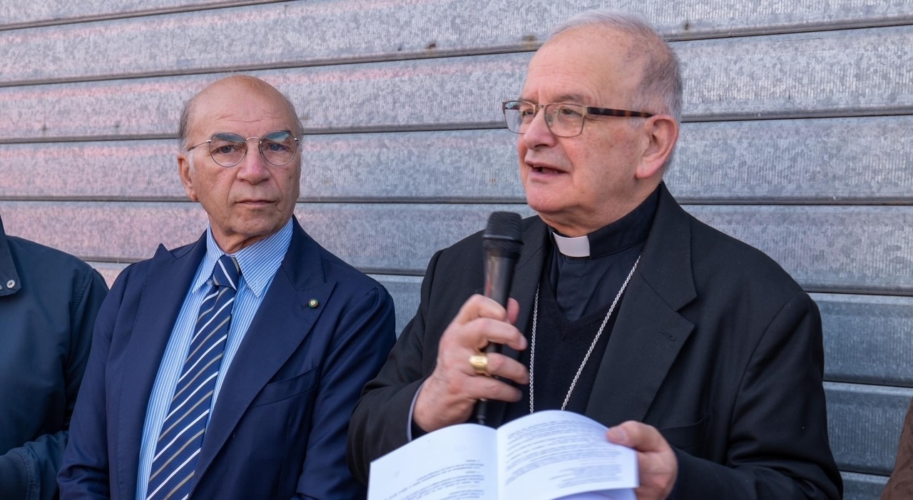 De Luca attacca Patriciello, il vescovo di Aversa: «Al fianco dei più deboli come don Peppe Diana»