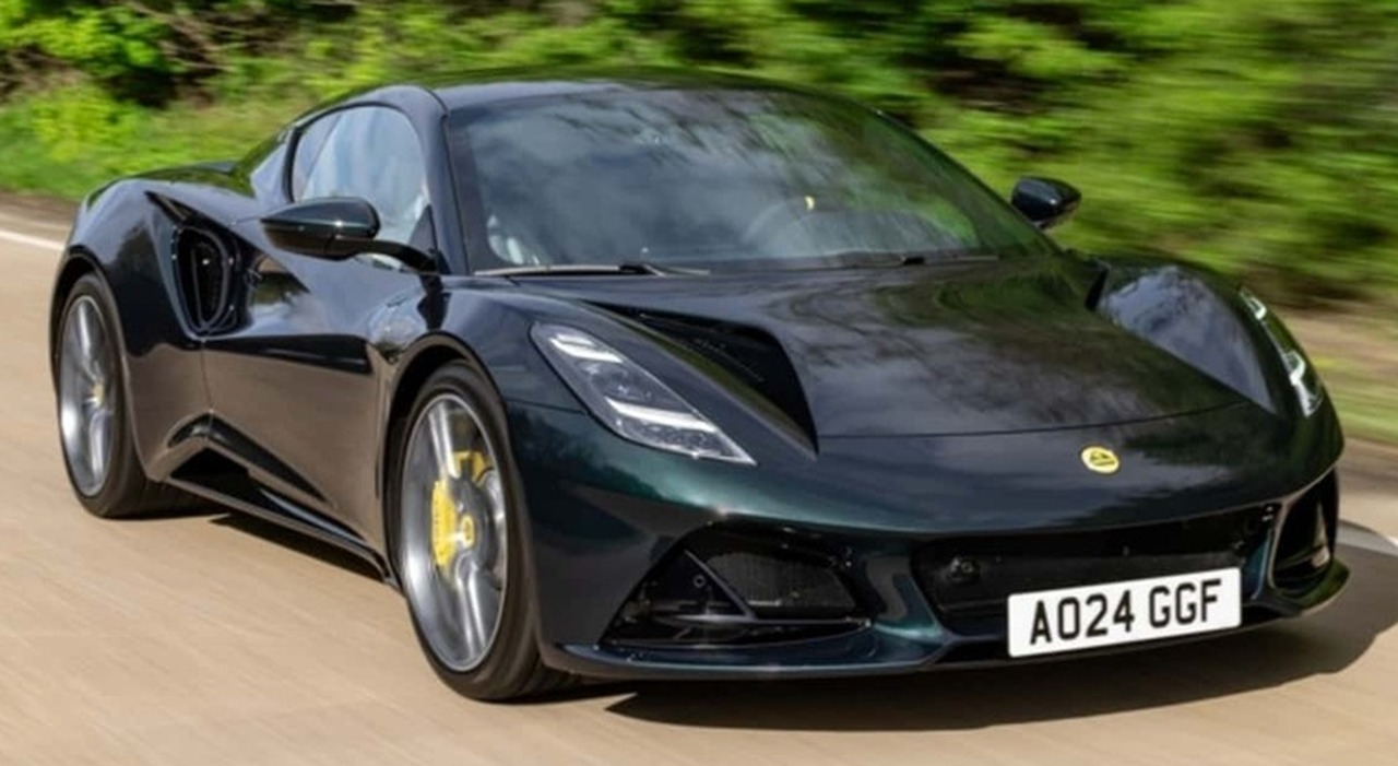 Lotus Emira, il fascino della sportiva inglese con la potenza del 4 cilindri AMG