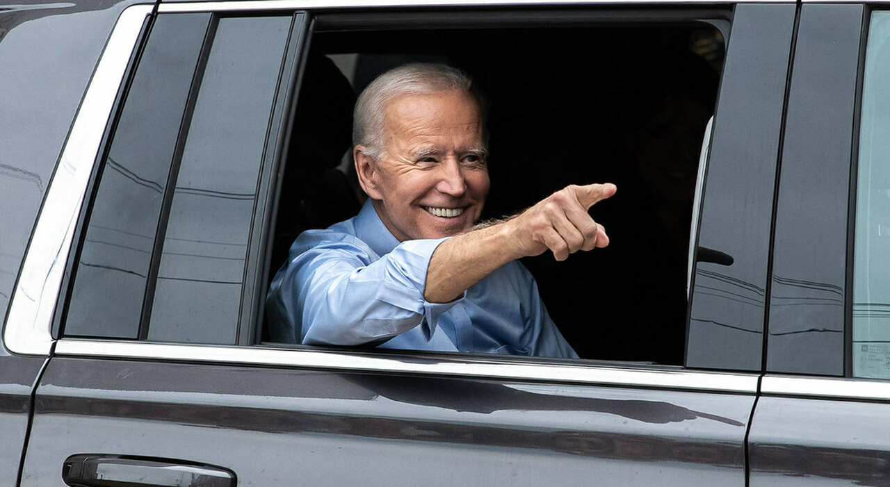 Il presidente Usa Joe Biden in auto