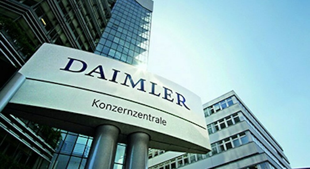 Daimler: utile trimestre sale a 2,2 mld, vendite e ricavi in calo