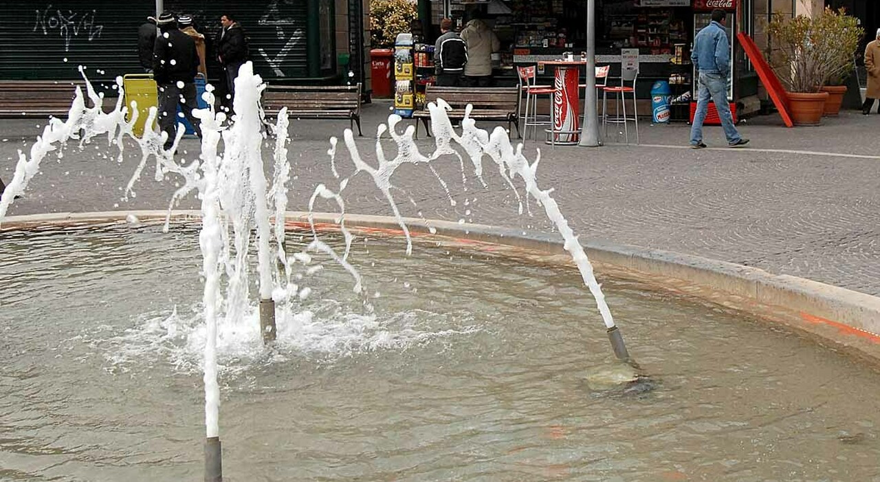 Violenza sessuale in piazzale Matteotti a Pesaro, giovedì la convalida dell