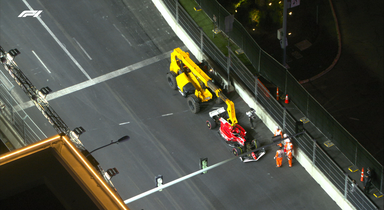 La Ferrari di Carlos Sainz bopo l'incidente a Las Vegas