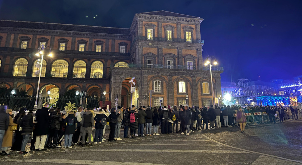 Finale X Factor a Napoli, lunghe code per entrare in piazza Plebiscito