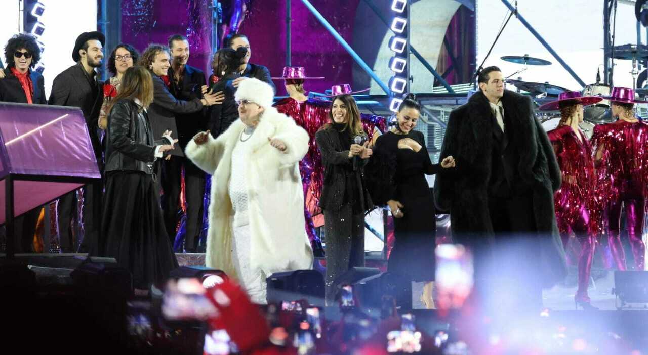 Finale X Factor a Napoli, piazza Plebiscito piena: arriva Gigi D